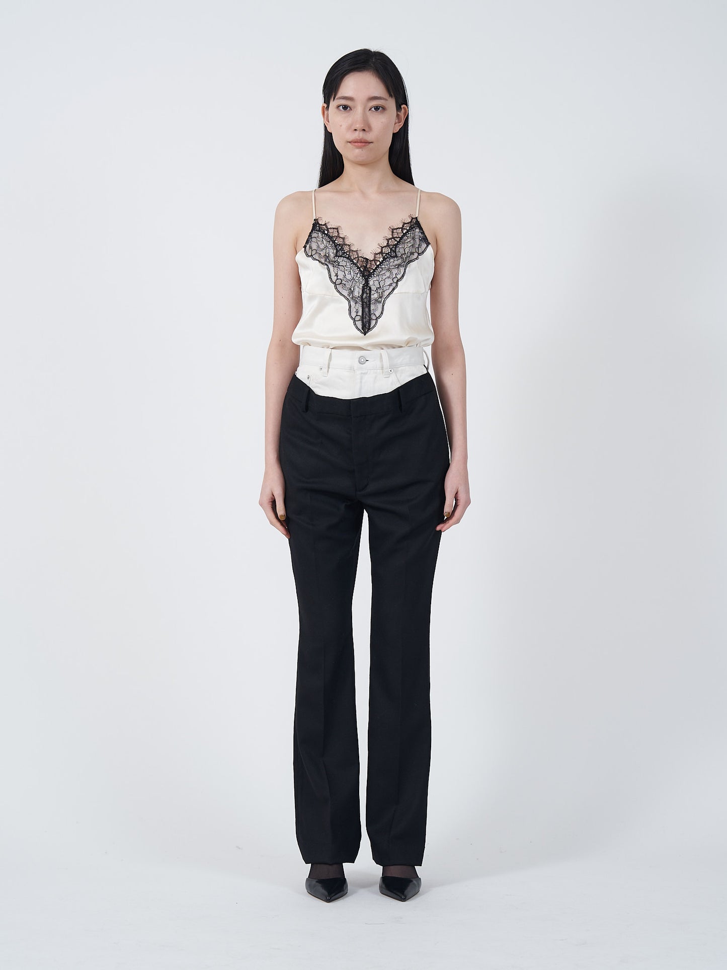 POWDERY SILK LACE CAMISOLE