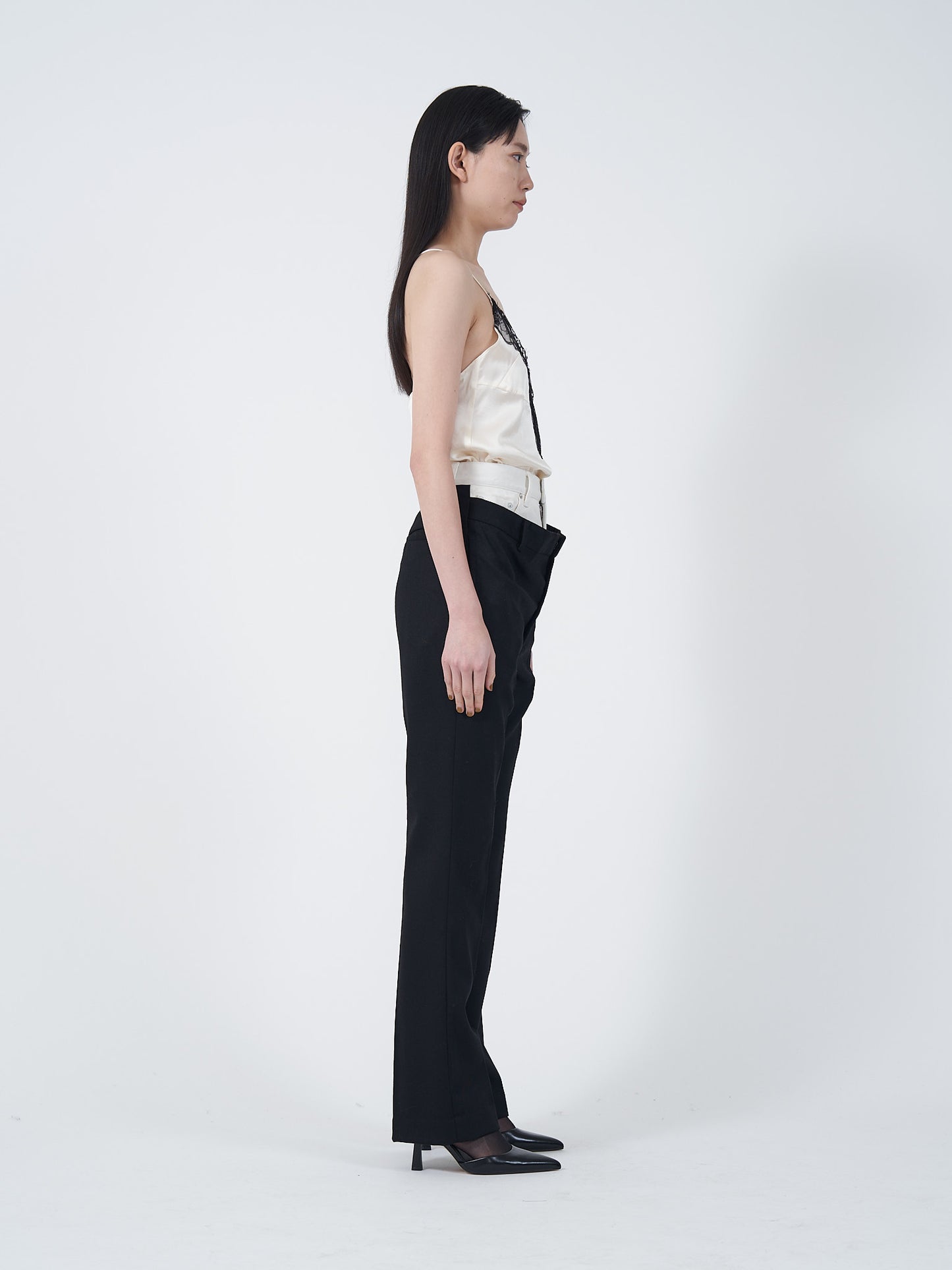 POWDERY SILK LACE CAMISOLE