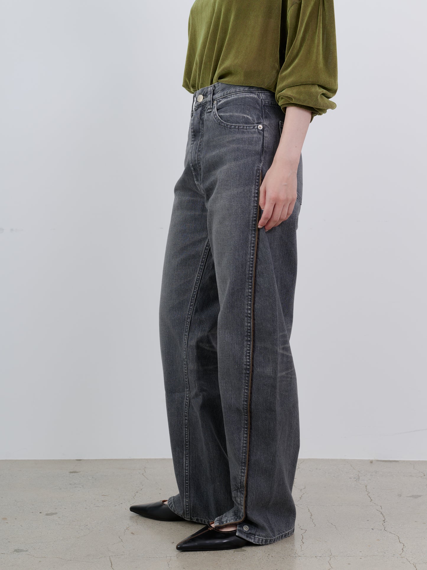 TWIST LINE WASHED STRAIGHT DENIM