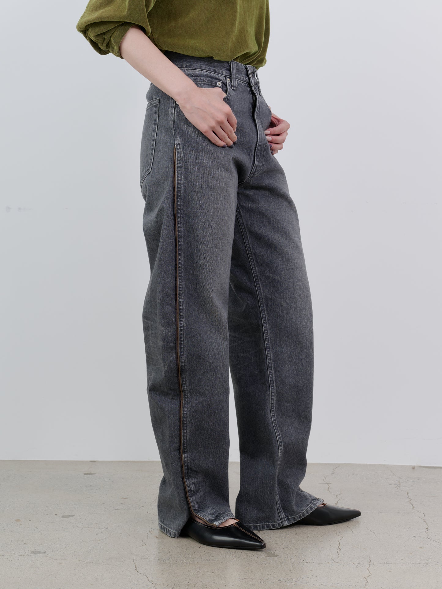 TWIST LINE WASHED STRAIGHT DENIM