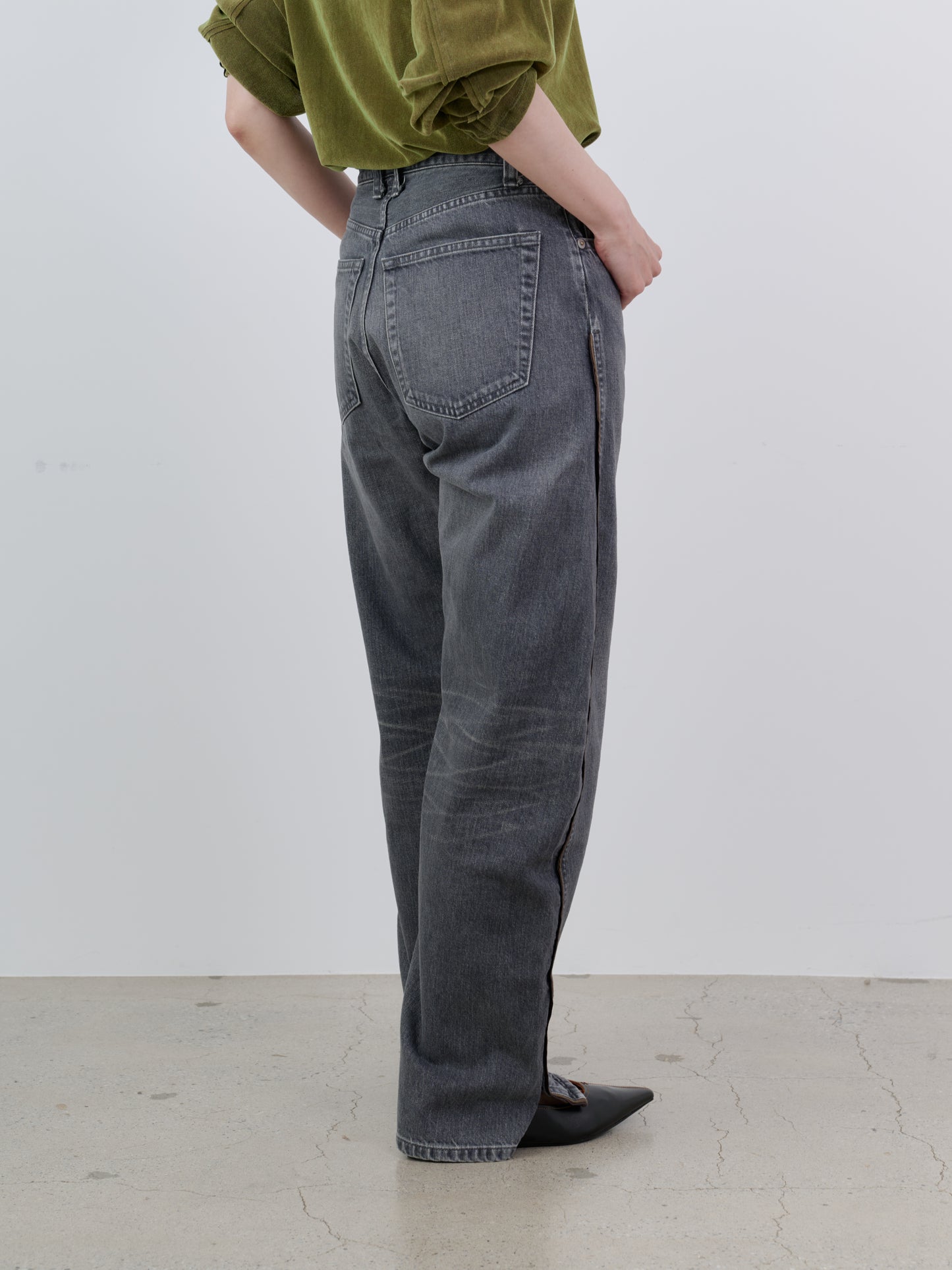 TWIST LINE WASHED STRAIGHT DENIM