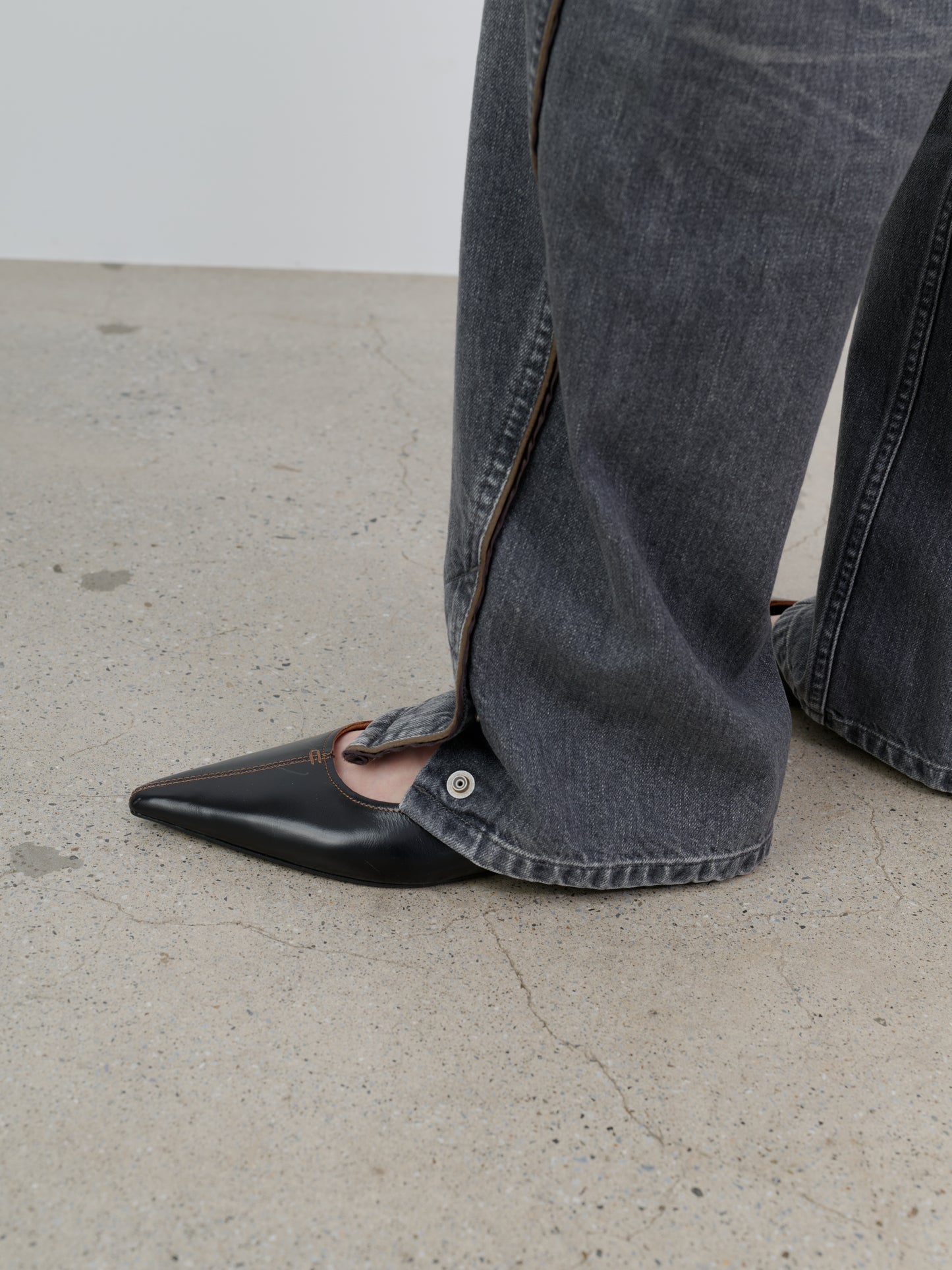 TWIST LINE WASHED STRAIGHT DENIM