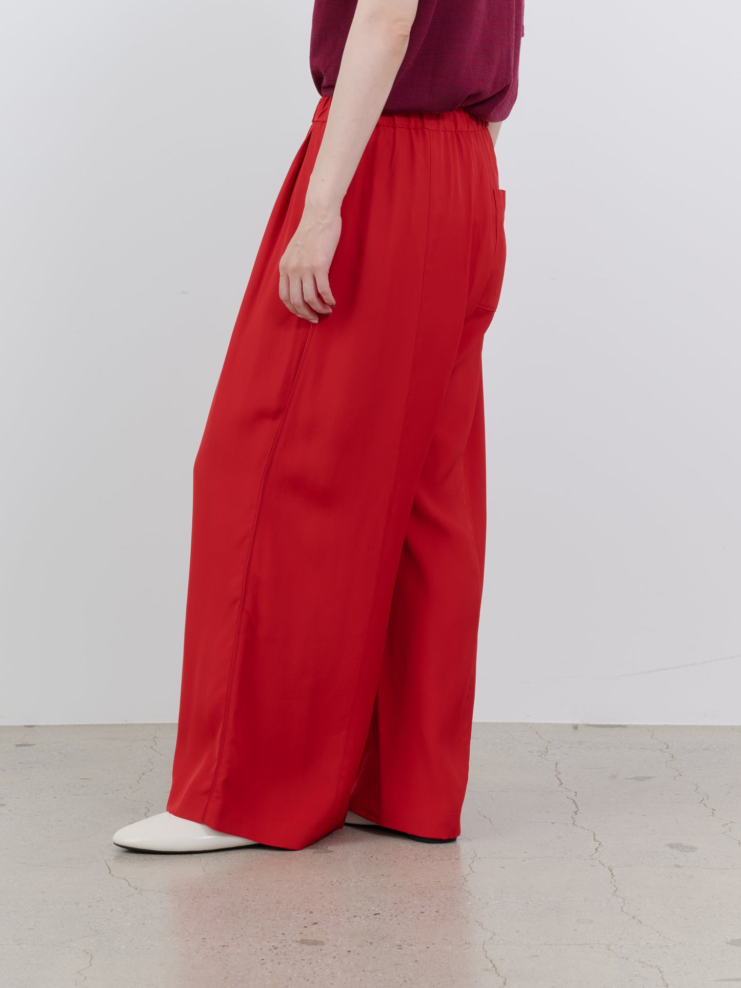 SILKY VISCOSE 2-TUCK FLARE EASY PANTS