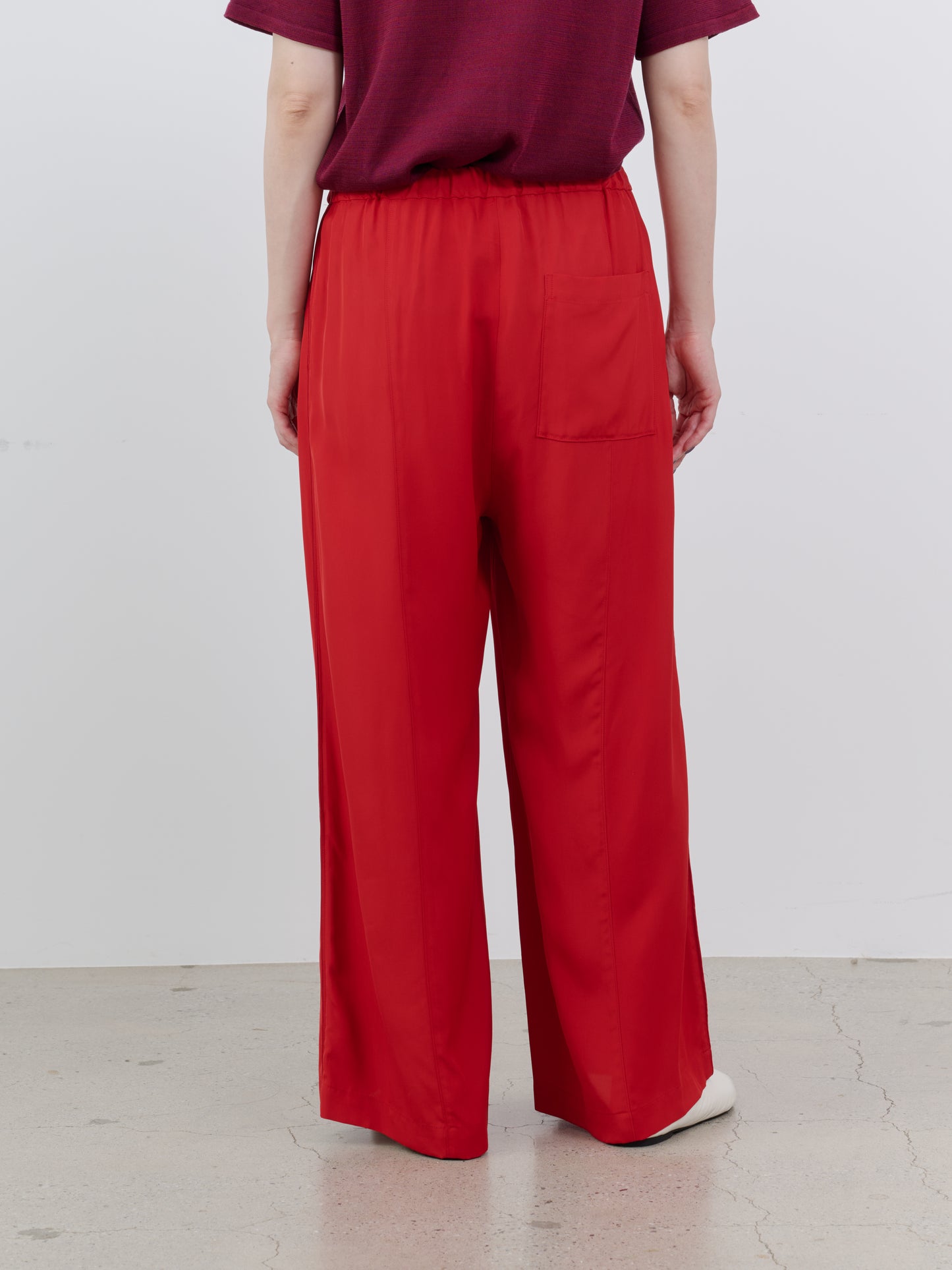 SILKY VISCOSE 2-TUCK FLARE EASY PANTS