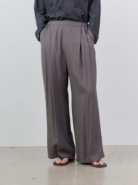 SILKY VISCOSE 2-TUCK FLARE EASY PANTS