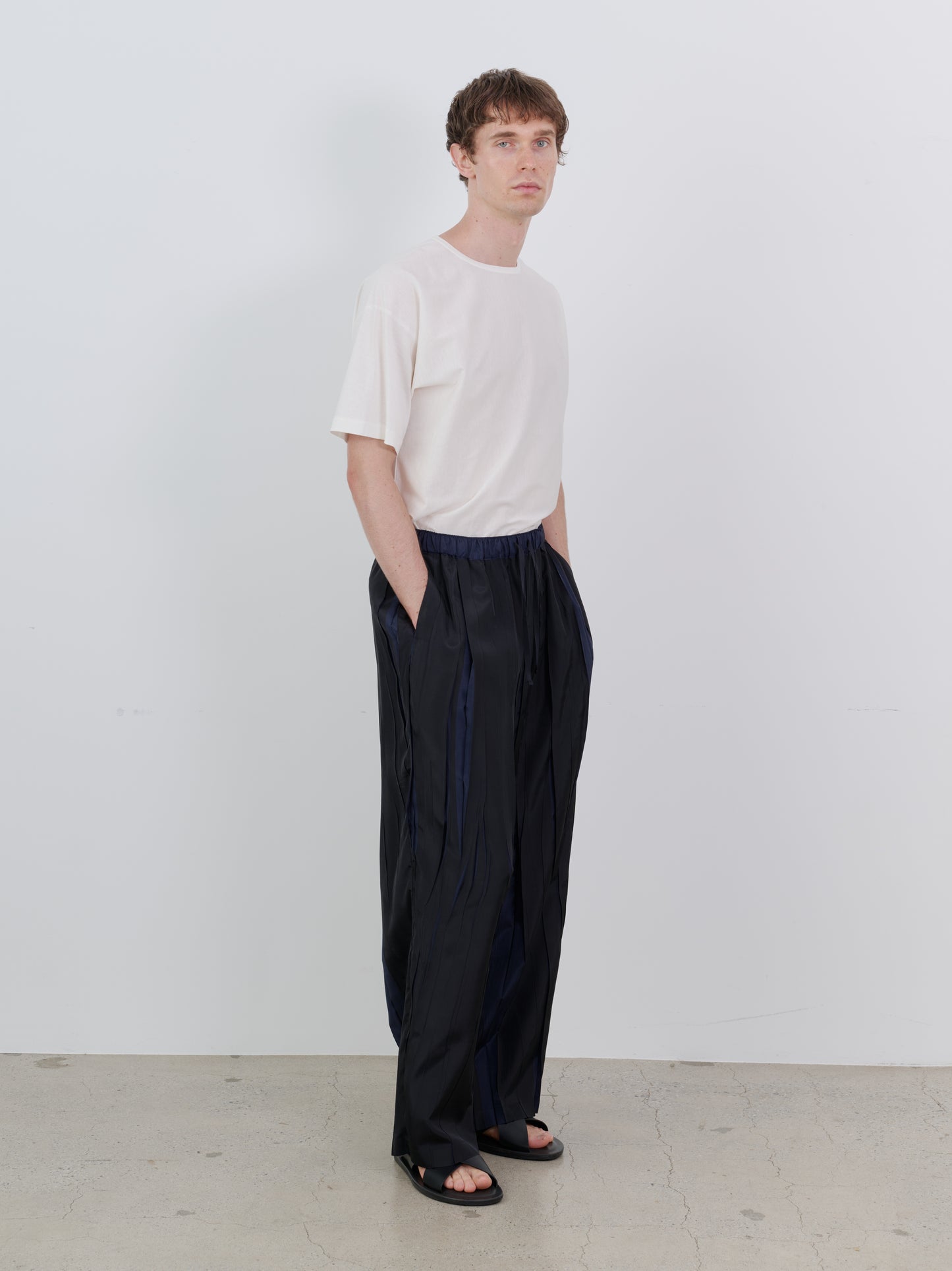 OVER PRINTED RANDOM PLEATS PANTS