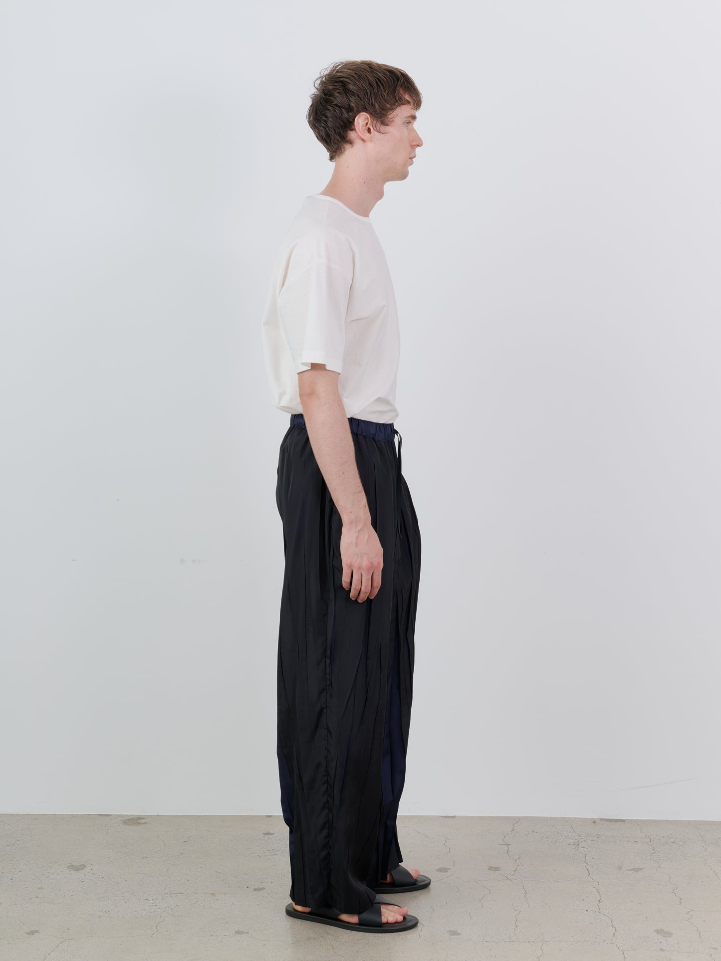 OVER PRINTED RANDOM PLEATS PANTS
