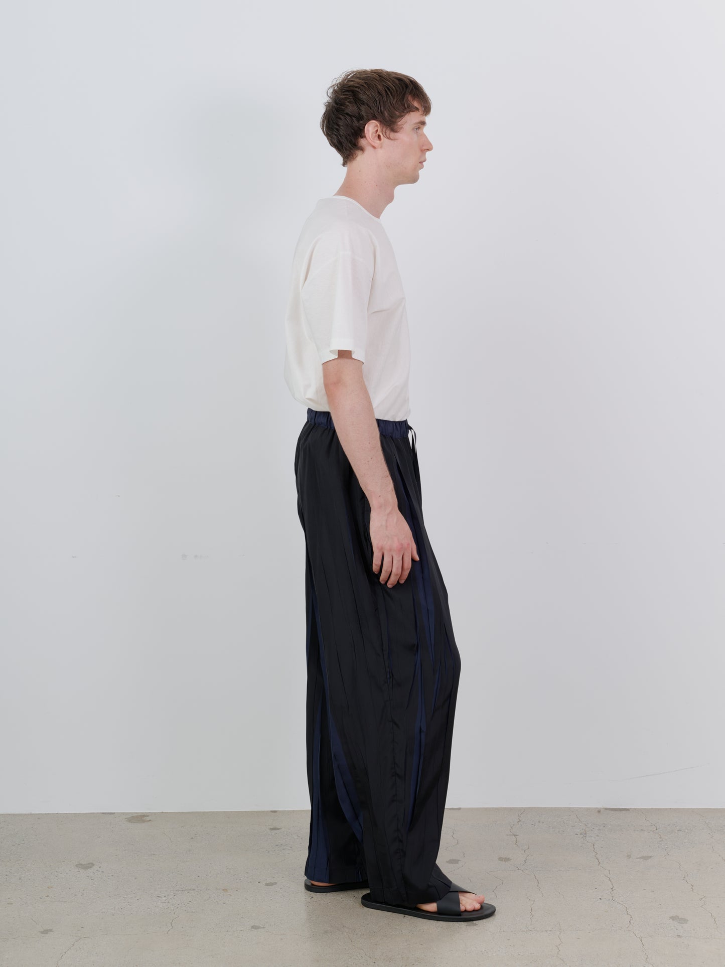 OVER PRINTED RANDOM PLEATS PANTS