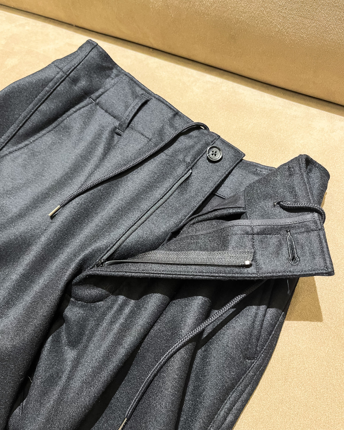 KNIT MELTON HEM TUCK PANTS